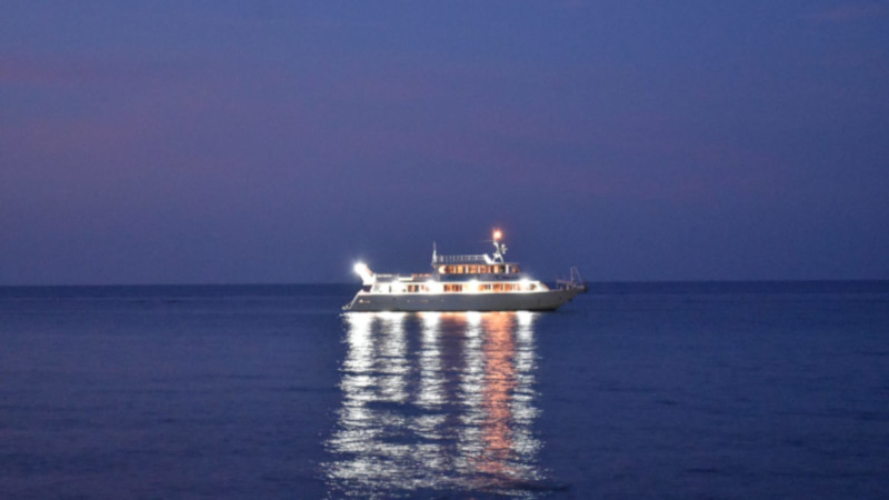 Davide Motorboot in der Nachtnavigation